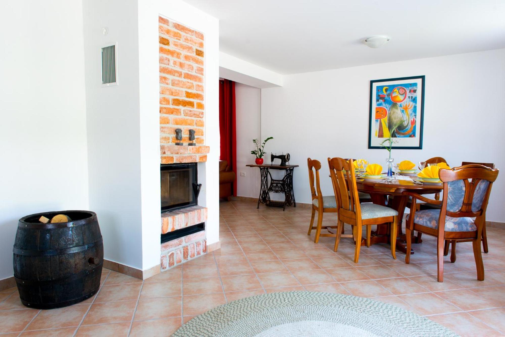 Apartma Marija Metlika Buitenkant foto