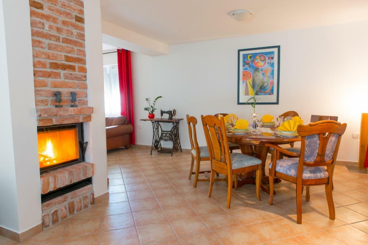 Apartma Marija Metlika Buitenkant foto